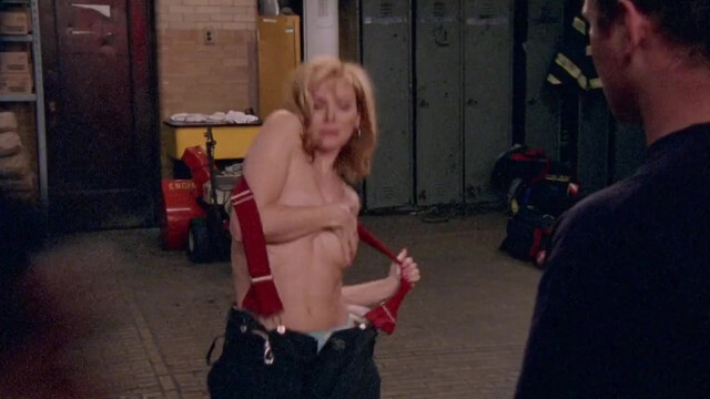 Kim Cattrall nude - Sex and the City s03e01 (2000)