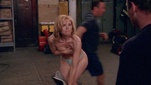 Kim Cattrall nude - Sex and the City s03e01 (2000)