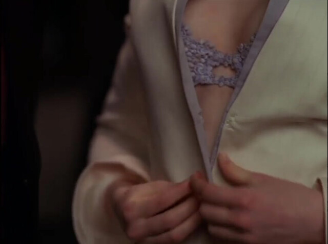 Alicia Witt sexy - Ally McBeal s03e20 (2000)