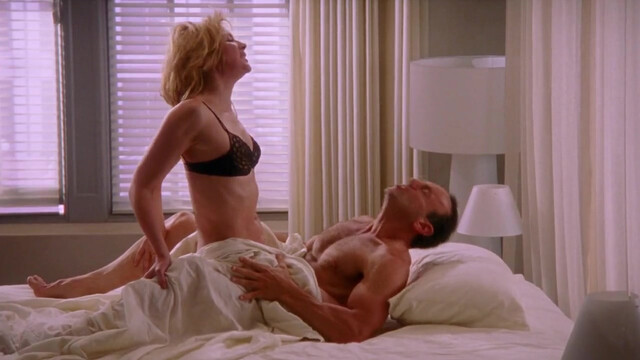 Kim Cattrall sexy - Sex and the City s04e08 (2001)