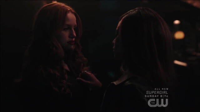 Madelaine Petsch sexy, Vanessa Morgan sexy - Riverdale s03e15 (2019)