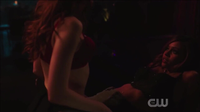 Madelaine Petsch sexy, Vanessa Morgan sexy - Riverdale s03e15 (2019)