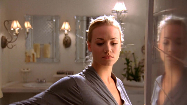 Mini Anden sexy, Yvonne Strahovski sexy - Chuck s01e04 (2007)