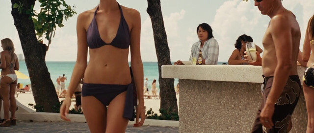 Gal Gadot sexy - Fast & Furious 5 (2009)