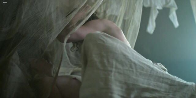 Ella-Rae Smith nude, Alice Englert nude - Dangerous Liaisons s01e01,04 (2022)