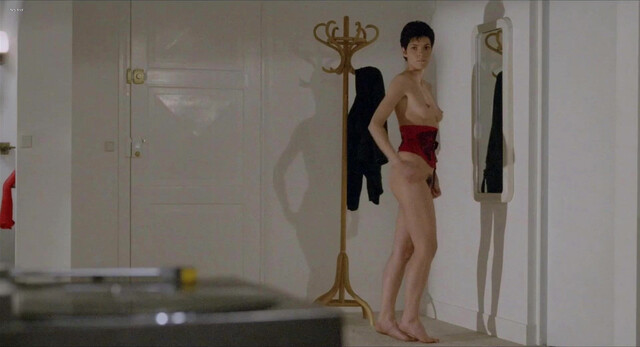 Elizabeth Bourgine nude, Emmanuelle Seigner nude - Cours prive (1986)