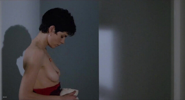 Elizabeth Bourgine nude, Emmanuelle Seigner nude - Cours prive (1986)