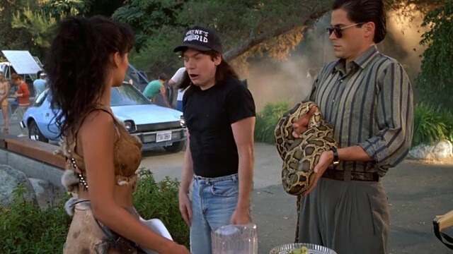 Tia Carrere sexy - Wayne's World (1992)