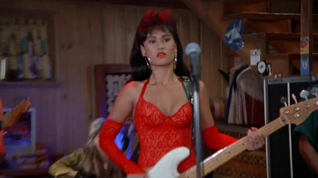 Tia Carrere sexy - Wayne's World (1992)