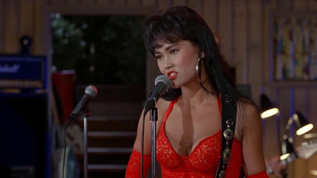 Tia Carrere sexy - Wayne's World (1992)