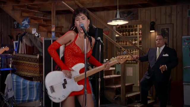 Tia Carrere sexy - Wayne's World (1992)