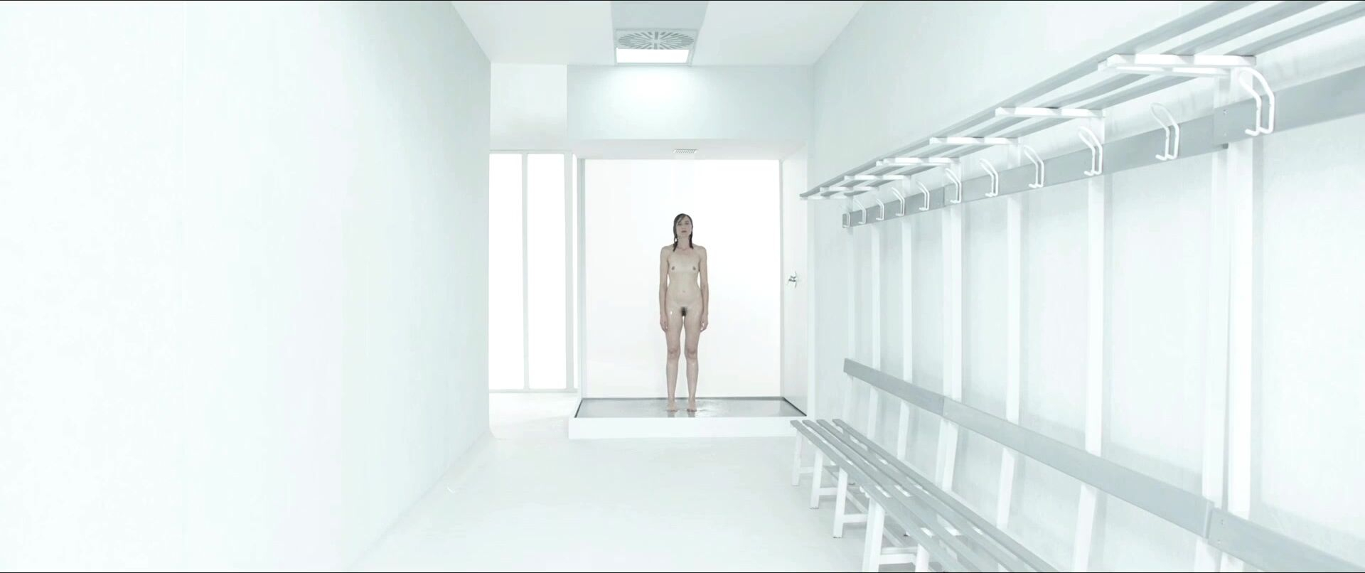 Anna Foglietta nude - Trafficante di Virus (2021)