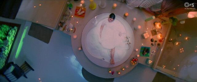 Kareena Kapoor sexy - Bewafaa (2005)