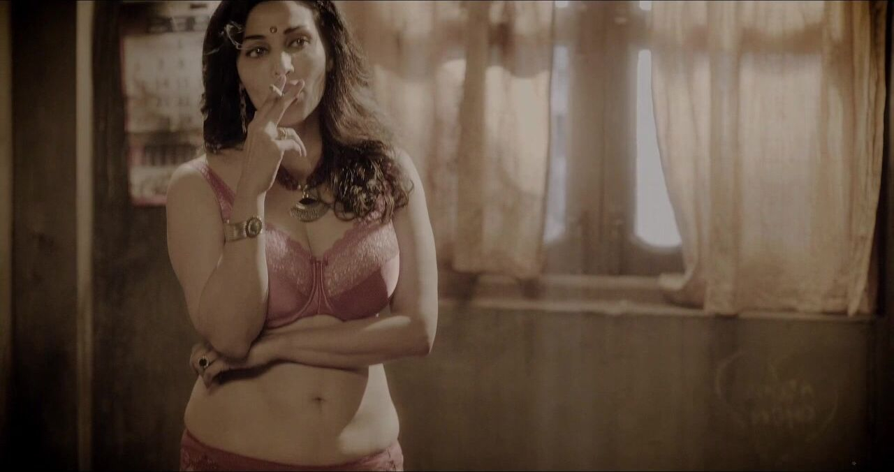 Flora Saini sexy - City of Dreams s02e03,e05 (2020)