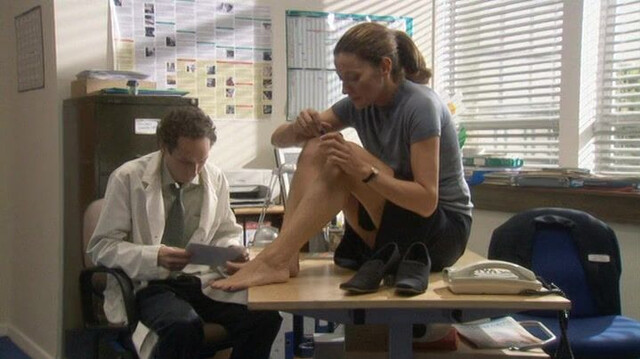 Michelle Gomez sexy - Green Wing s01e07 (2006)