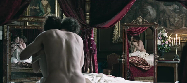 Vanessa Kirby sexy - Napoleon (2023)