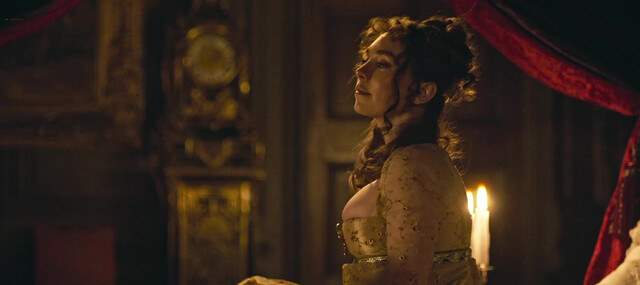 Vanessa Kirby sexy - Napoleon (2023)