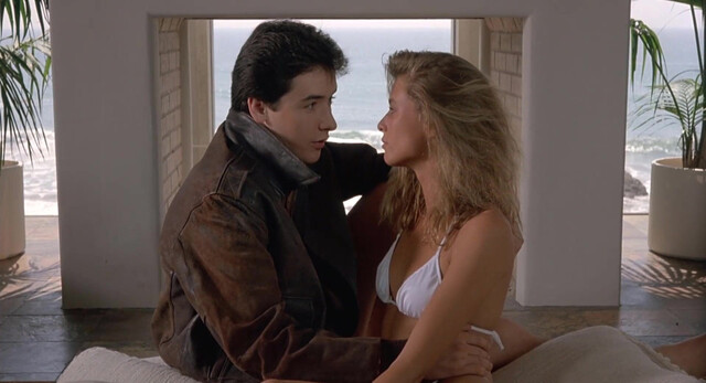 Nicollette Sheridan sexy, Daphne Zuniga sexy - The Sure Thing (1985)