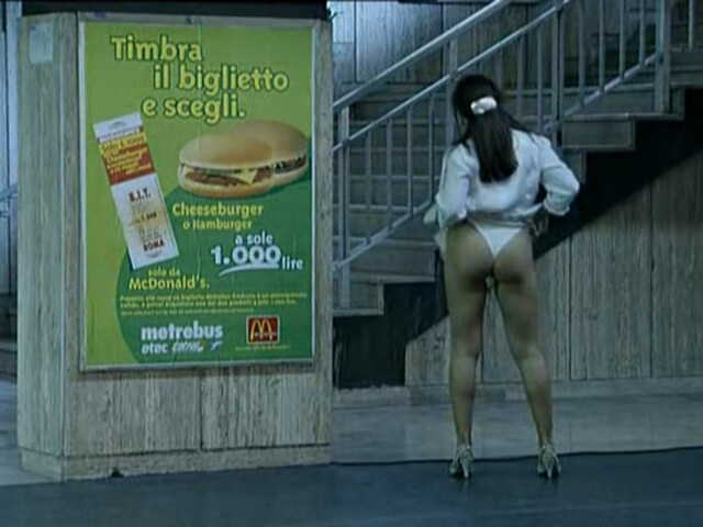 Debora Cali nude – Ultimo metrò (1999)