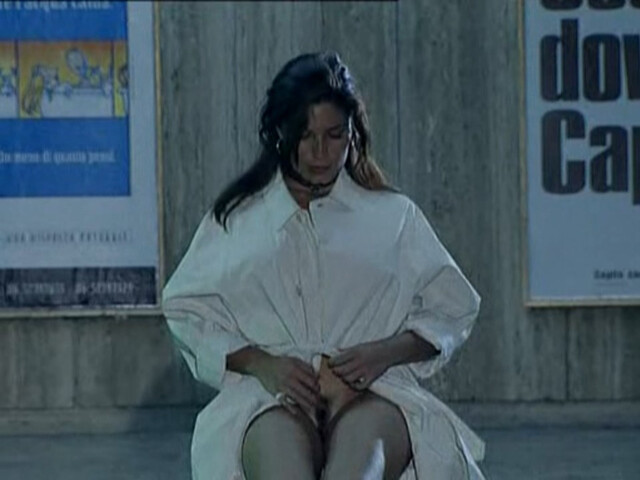 Debora Cali nude – Ultimo metrò (1999)