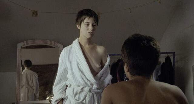 Charlotte Gainsbourg nude – Amoureuse (1992)