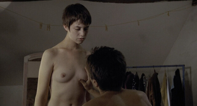 Charlotte Gainsbourg nude – Amoureuse (1992)