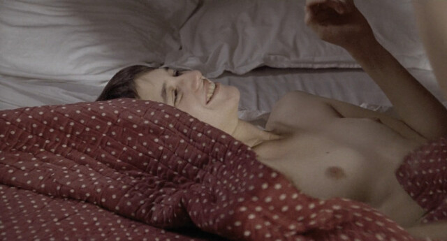 Charlotte Gainsbourg nude – Amoureuse (1992)