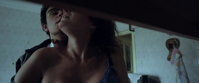 Mihriban Er sexy – Koksuz (2013)