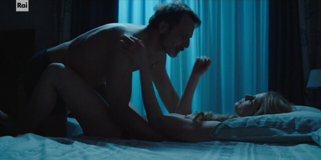 Rike Schmid nude – Blackout - Vite sospese s01e06 (2023)
