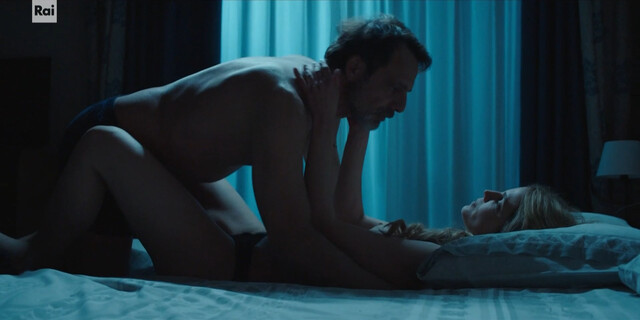 Rike Schmid nude – Blackout - Vite sospese s01e06 (2023)