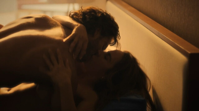 Kate del Castillo sexy – Volver a Caer s01e02 (2023)
