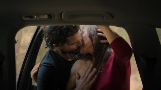 Kate del Castillo sexy – Volver a Caer s01e02 (2023)