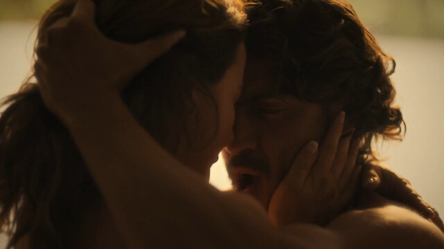 Kate del Castillo sexy – Volver a Caer s01e02 (2023)