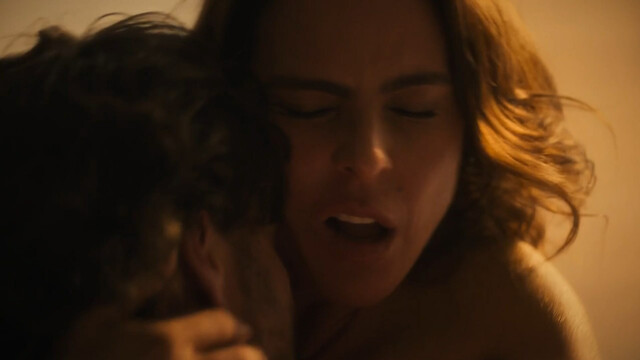 Kate del Castillo sexy – Volver a Caer s01e02 (2023)