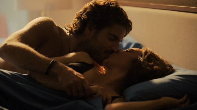 Kate del Castillo sexy – Volver a Caer s01e02 (2023)
