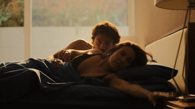 Kate del Castillo sexy – Volver a Caer s01e02 (2023)