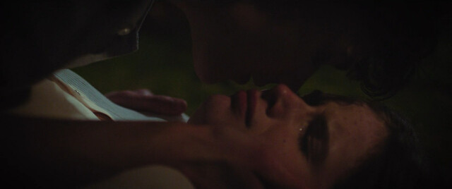 Elise Schaap nude – Stromboli (2022)