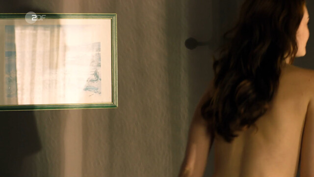 Maria Ehrich sexy – Ostfriesenmoor (2023)