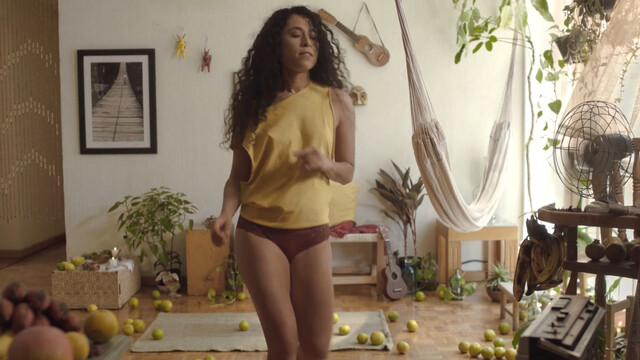 Mayra Batalla sexy – La reina de la naranja (2020)