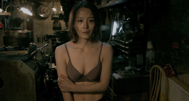 Min-soo Jo sexy – Pieta (2012)