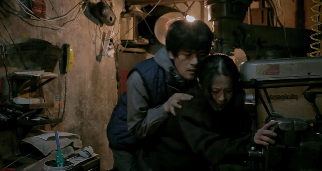 Min-soo Jo sexy – Pieta (2012)