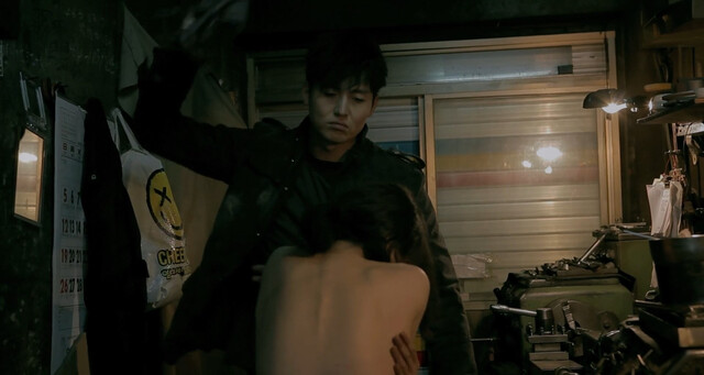 Min-soo Jo sexy – Pieta (2012)