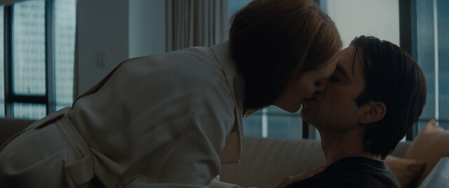 Julianne Moore sexy – Sharper (2023)