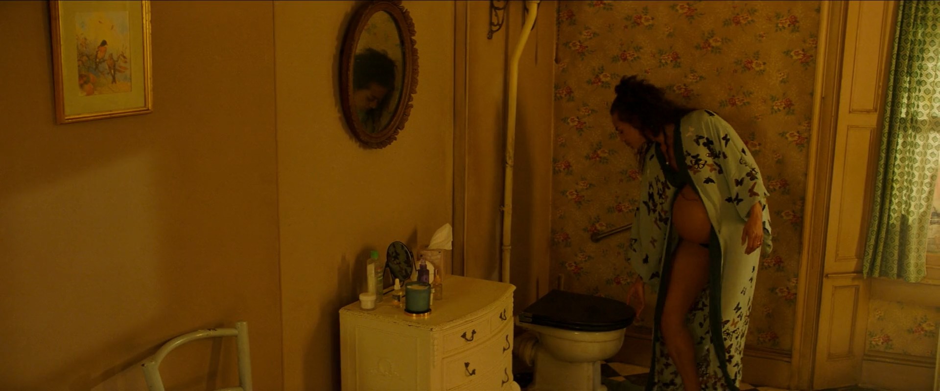 Hannah John-Kamen sexy – Unwelcome (2022)