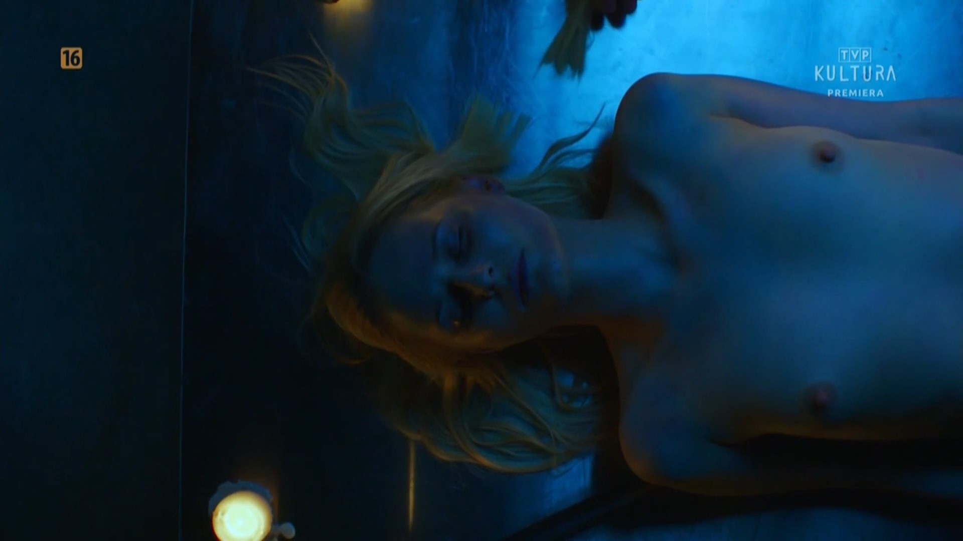 Karolina Kominek-Skuratowicz nude – Słabi (2018)