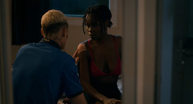 Tracy Gotoas nude – Du crépitement sous les néons (2022)