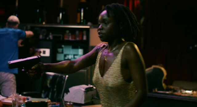 Tracy Gotoas nude – Du crépitement sous les néons (2022)