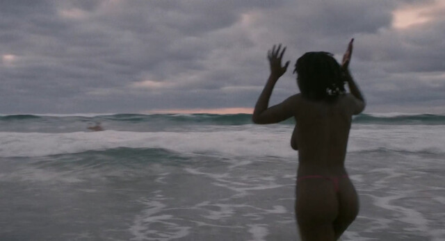 Tracy Gotoas nude – Du crépitement sous les néons (2022)