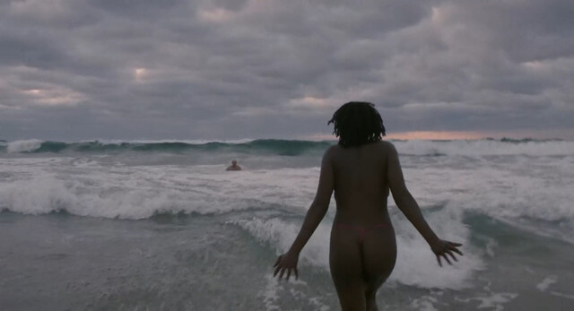 Tracy Gotoas nude – Du crépitement sous les néons (2022)