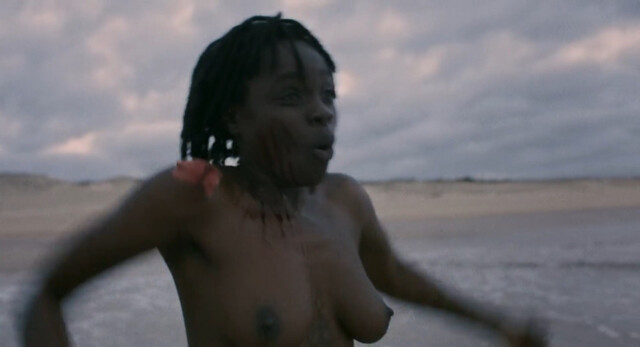 Tracy Gotoas nude – Du crépitement sous les néons (2022)